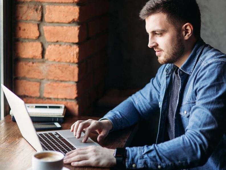 Client signing closing documents with a remote online ntoary